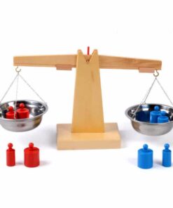 Balance-Montessori--apprendre-les-mesures-du-poids