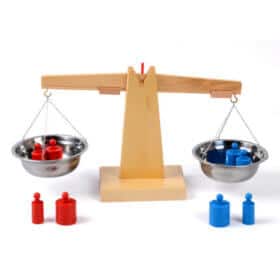 Balance Montessori apprendre les mesures du poids