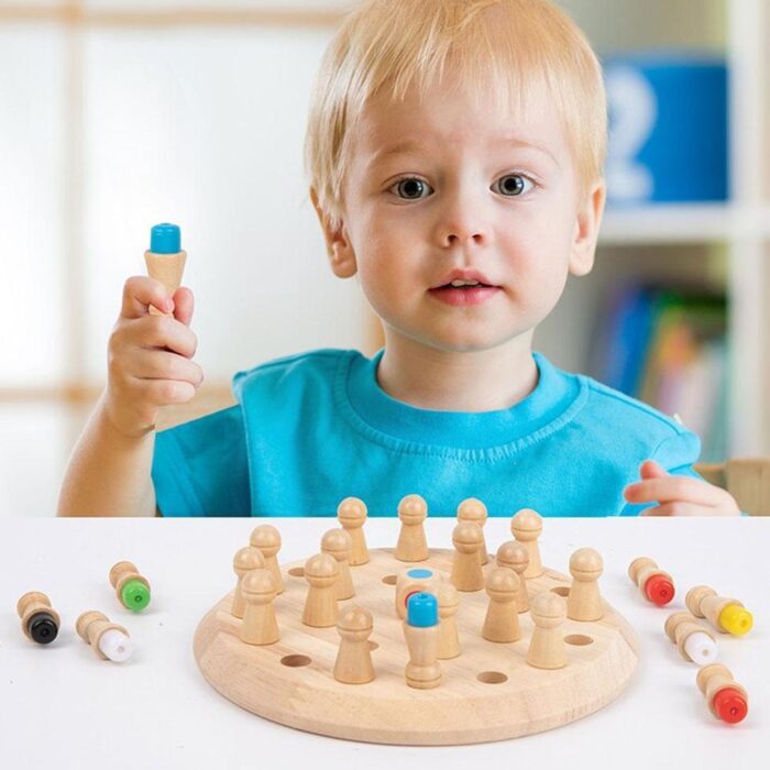 jeu de mémoire des couleurs joué par un enfant
