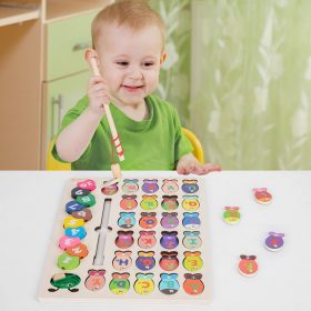 jeu de pêche magnétique en bois joué par un enfant