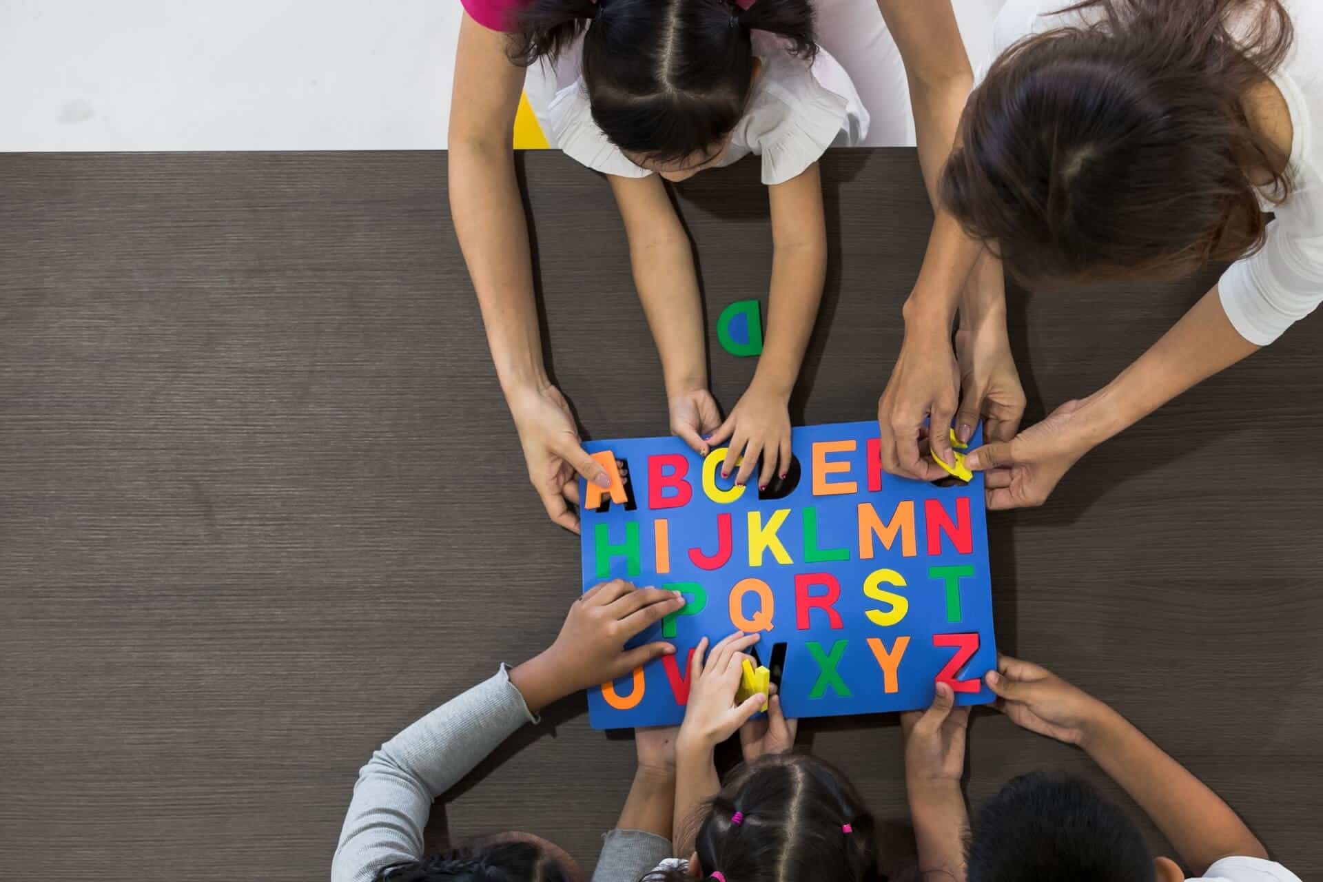puzzles de lettres enfant apprendre alphabet