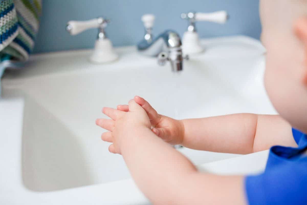vie pratique bebe lave les mains