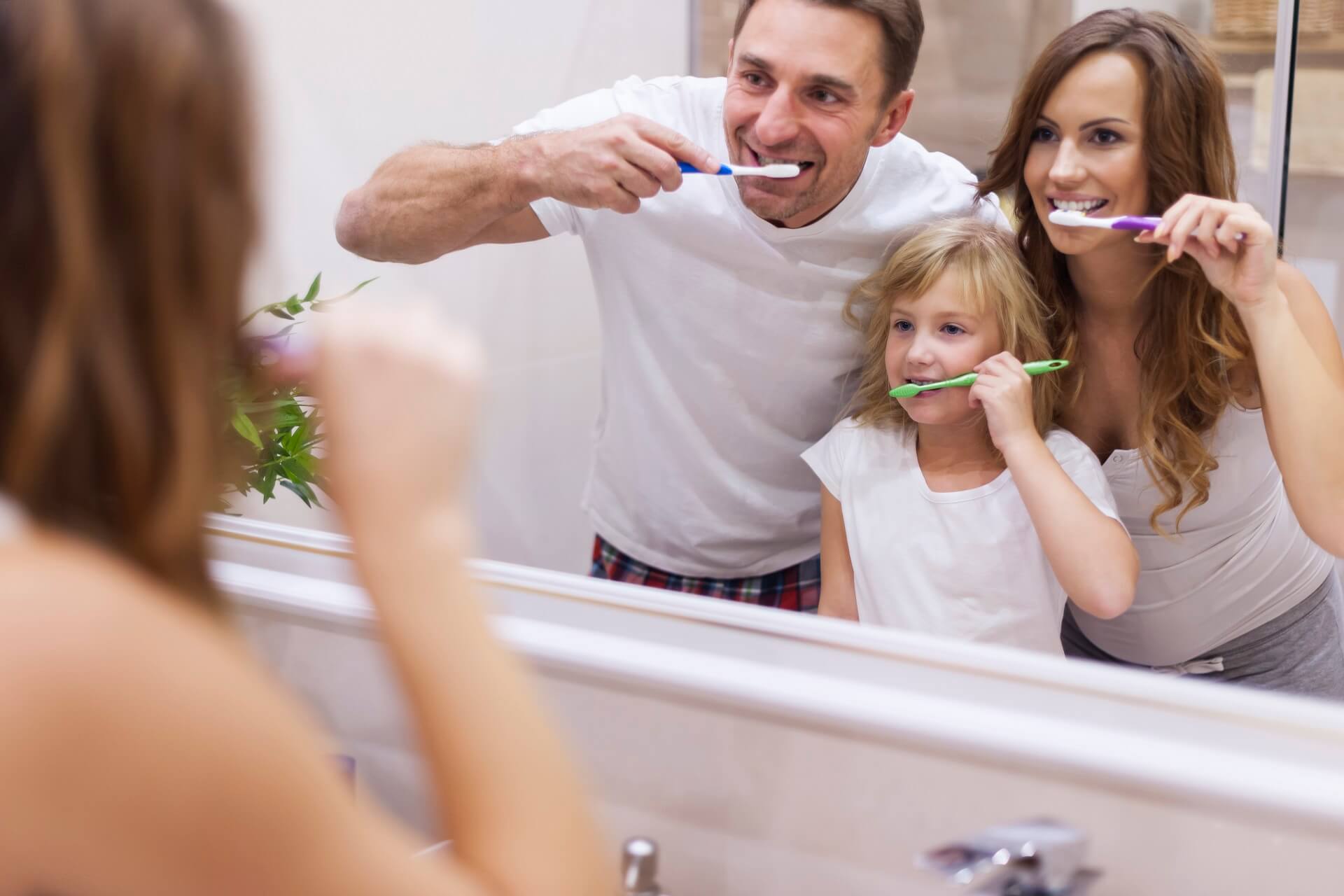 vie pratique enfant se brosse les dents